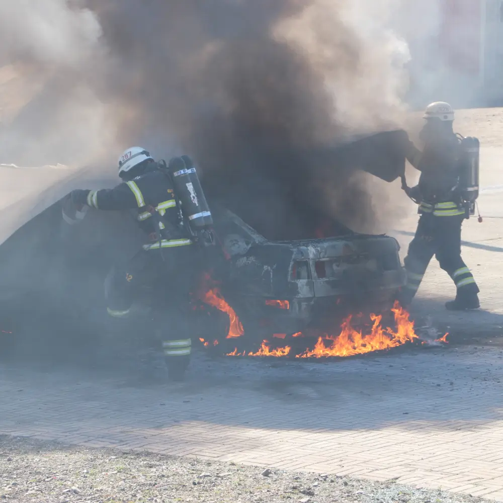 Brandbegrenzungsdecke AUTO im Einsatz. VLITEX batterisikker hylde til batterisikkerhed