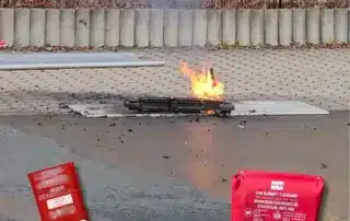 Brandtest mit E-Scooter-Akku